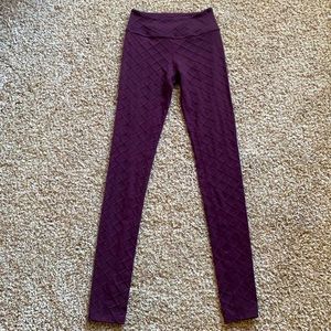 NWOT Beyond Yoga maroon leggings